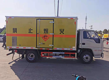玉屏爆破器材运输车工人安全操作规范与智能技术保障